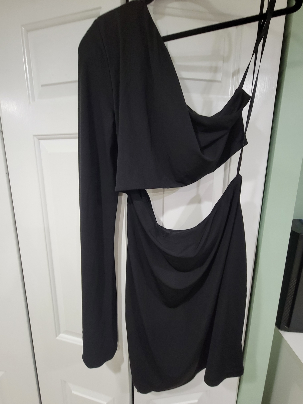 Alexia Admor Black Asymmetric One-Sleeve Cutout Mini Dress